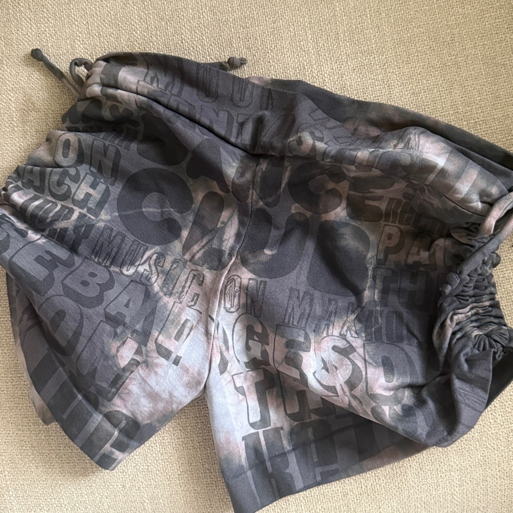 Gray Ruched Graphic Shorts - Picture 2 of 6